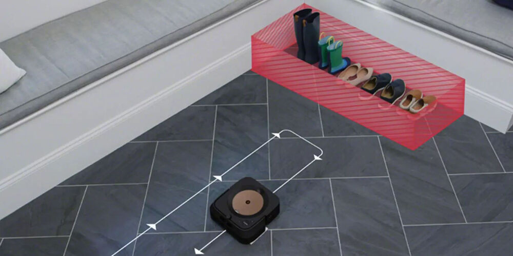 Ein Roomba, der eine Gruppe von Schuhen vermeidet
