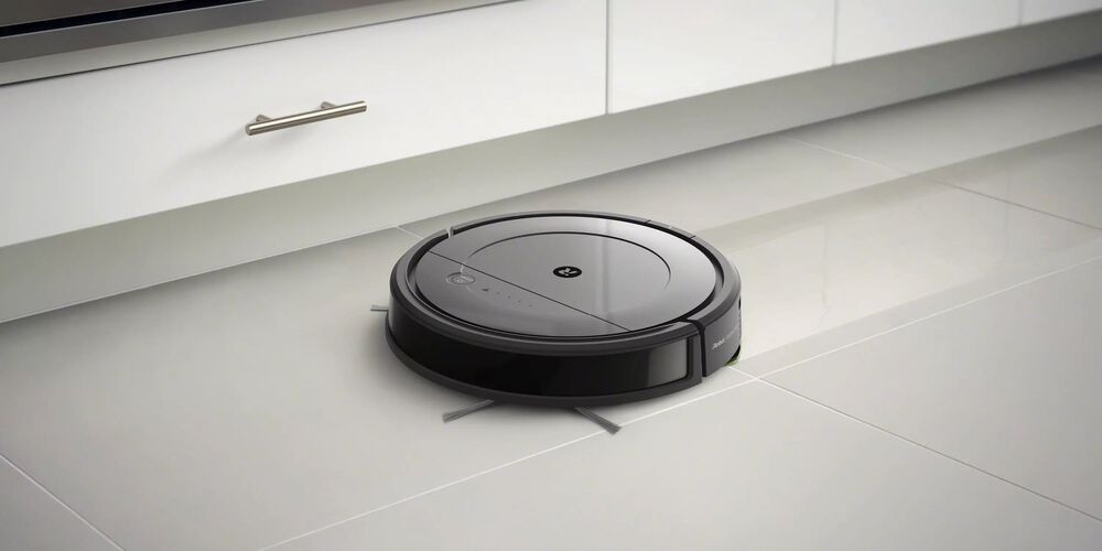 Ein Roomba, der einen Boden wischt