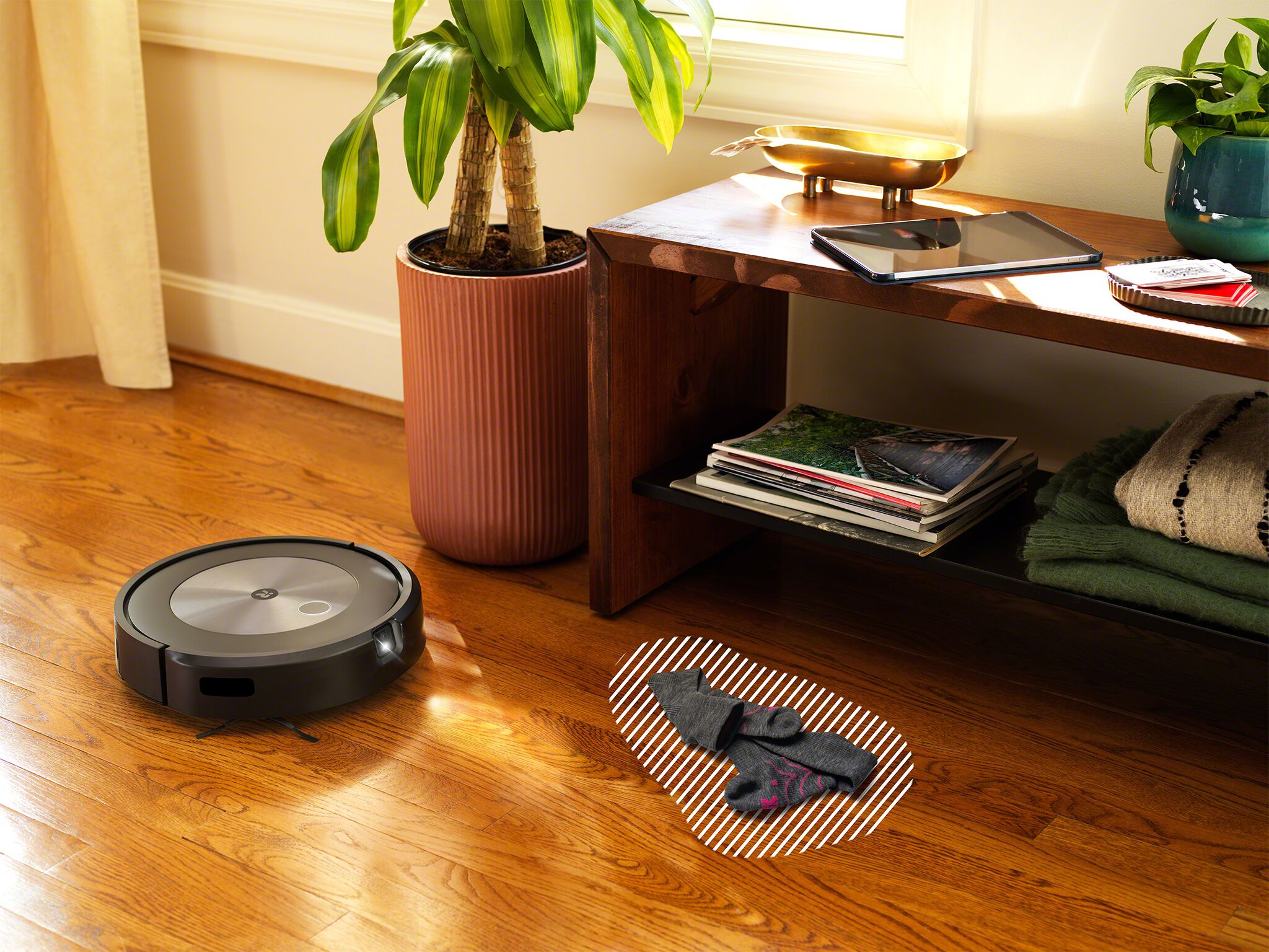 Roomba® j7+ Saugroboter mit Absaugstation | iRobot®