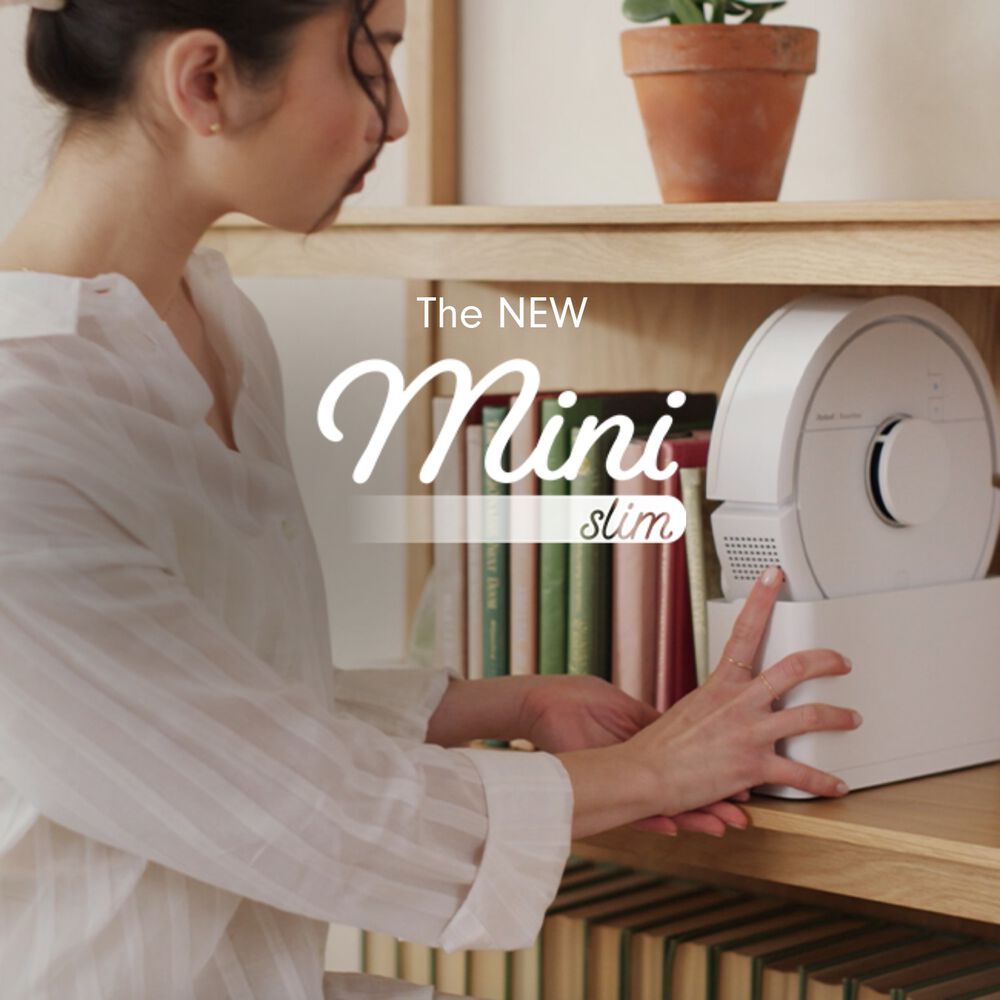Roomba&reg; Mini with SlimCharge&trade; Stand proves powerful cleaning doesn&rsquo;t need more space.